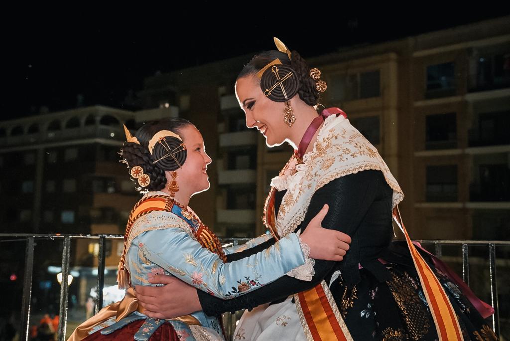 Las Falleras Mayores de Paterna 2023, Verónica Amorós y Lucía Pedregal, durante la Crida